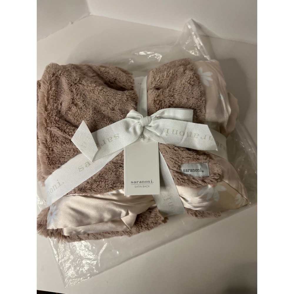 Saranoni Luxury Toddler Blanket Satin Back Daisy Floral Faux Fur 40x60 Tan NIP
